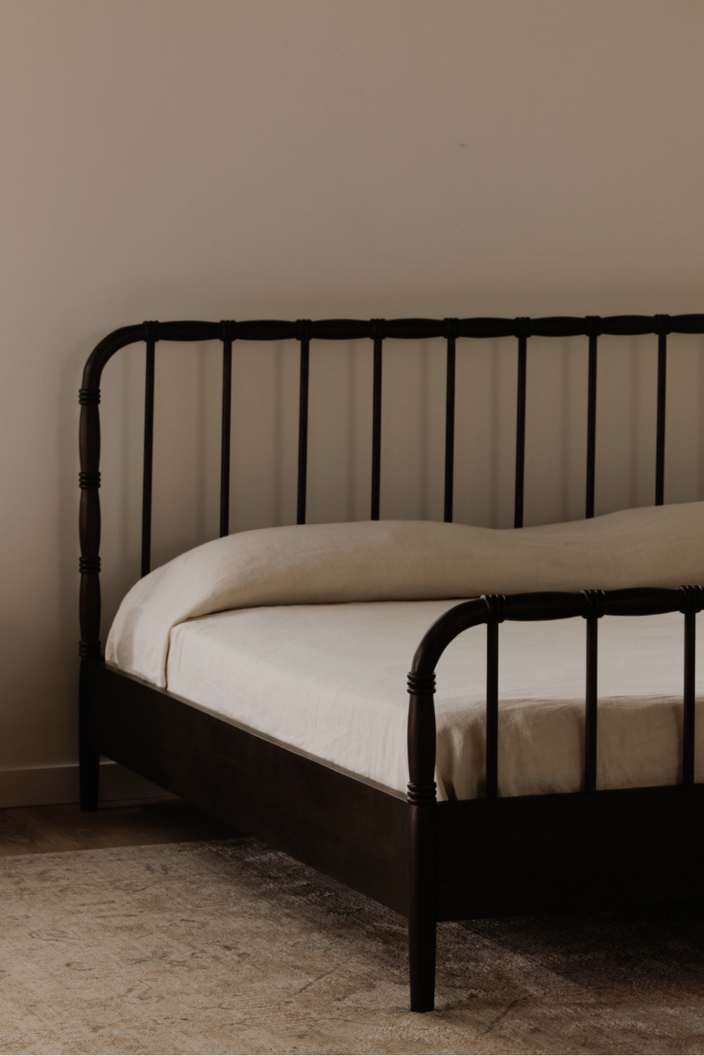 Acacia Wood Bed | Novi Living Vivian | Oroa.com