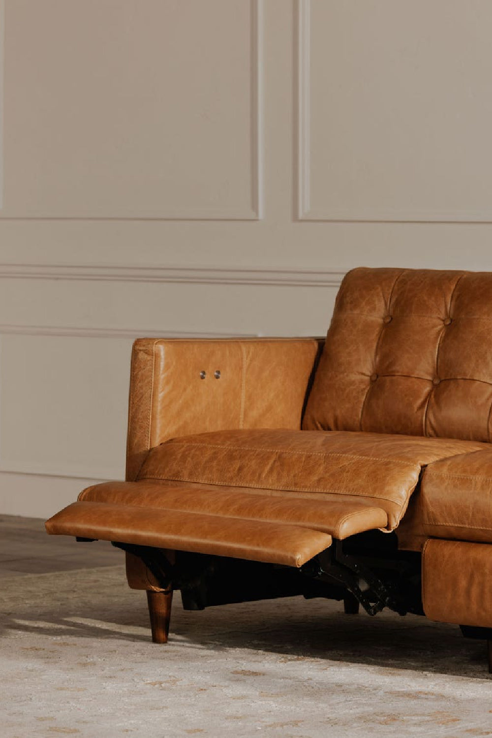 Mid-Century Leather Recliner Sofa | Novi Living Bridgers Power | Oroa.com