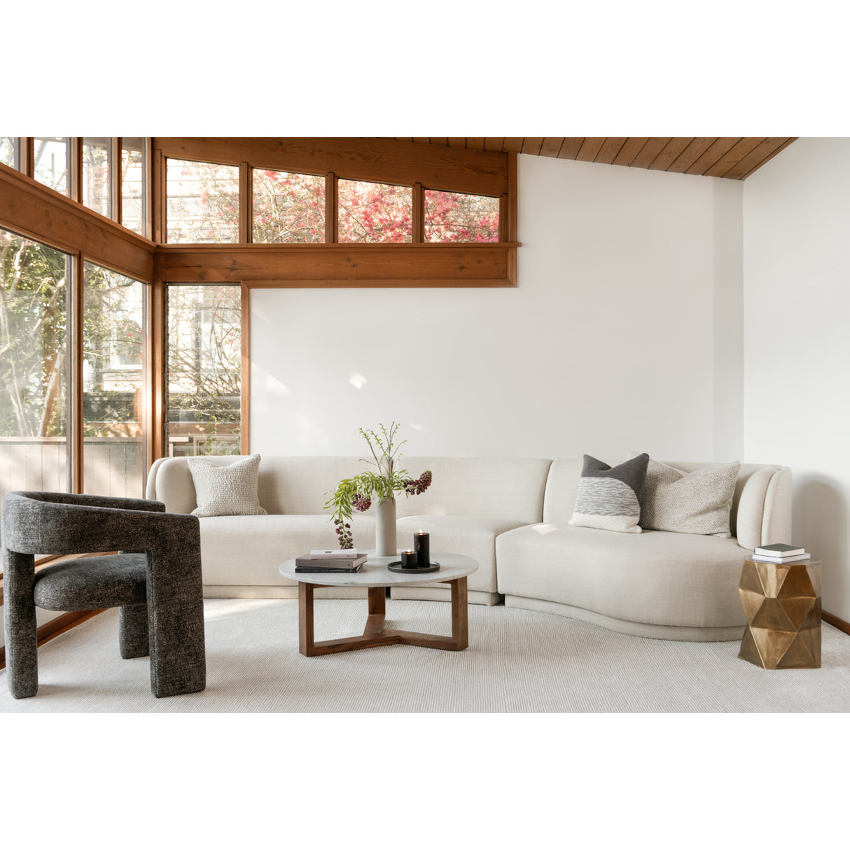 Modern 3-Legged Dining Chair | Novi Living Elo | Oroa.com