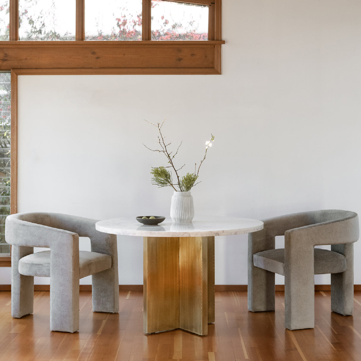Modern 3-Legged Dining Chair | Novi Living Elo | Oroa.com