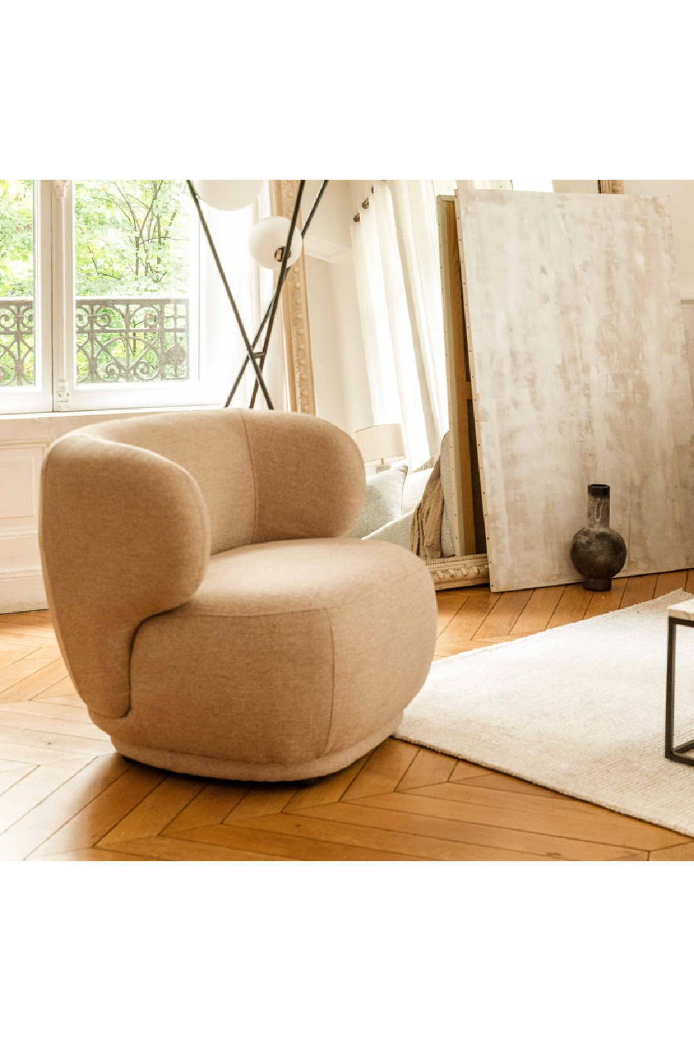 Contoured-Back Lounge Chair | NV Gallery Giulia | Oroa.com