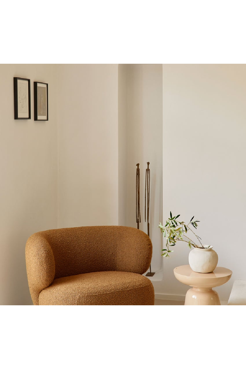 Glossy Sculptured Side Table | NV Gallery Cersei | Oroa.com