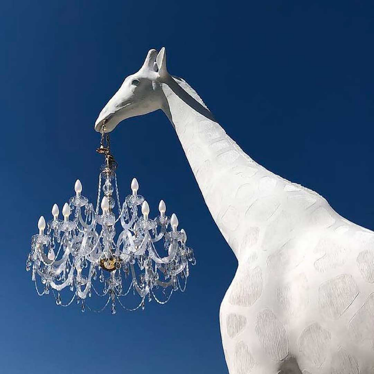 Outdoor Giraffe Statue Chandelier | Qeeboo Giraffe in Love | OROA.com