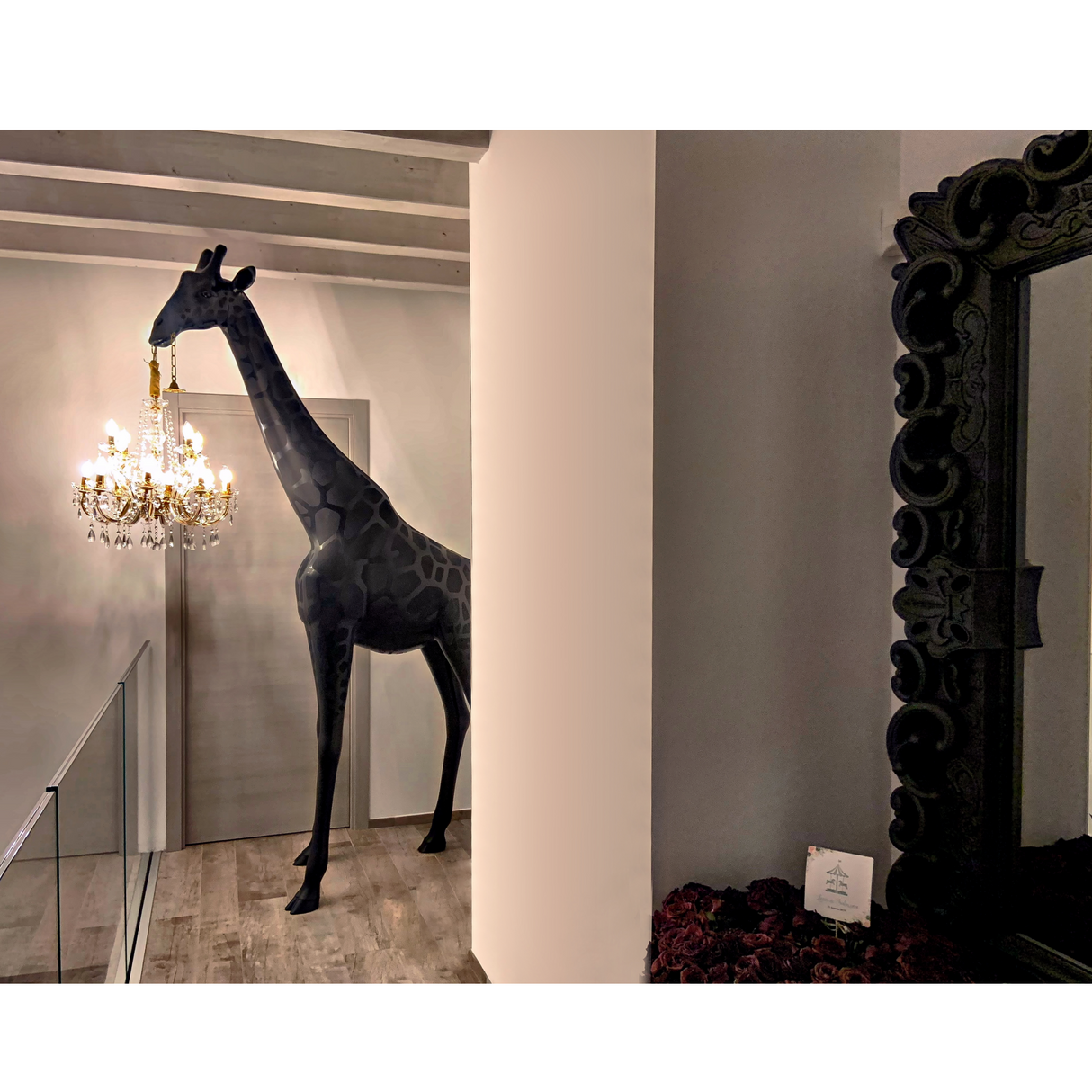 Giraffe Statue Floor Lamp | Qeeboo Giraffe in Love | OROA.com