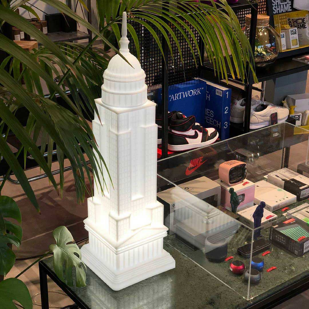 White Architectural Rechargeable LED Lamp | Qeeboo Empire | OROA.com