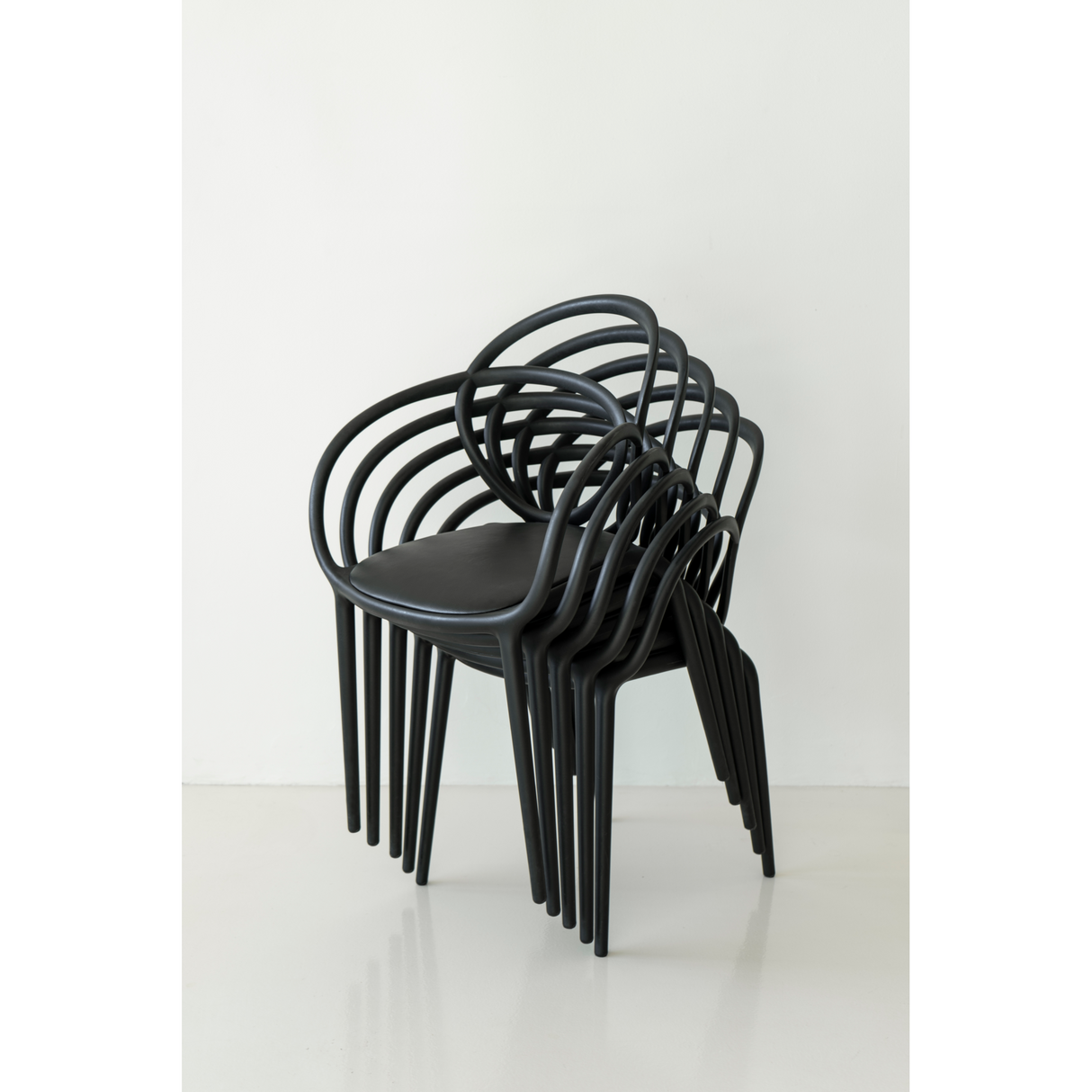 Tangled Dining Chairs (2) | Qeeboo Loop | OROA.com