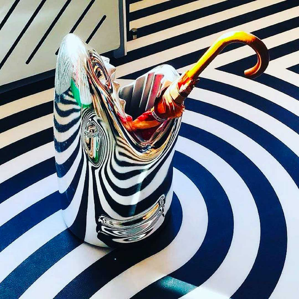 Shark-Shaped Multipurpose Holder | Qeeboo Killer | OROA.com