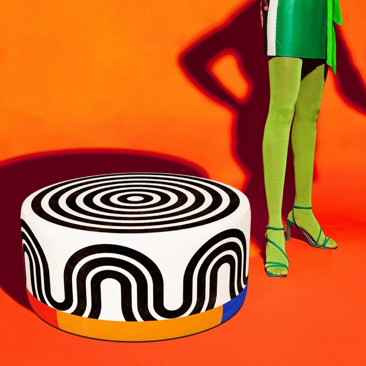 White Patterned Round Pouf L | Qeeboo Pouf Oggian Spyral | OROA.com