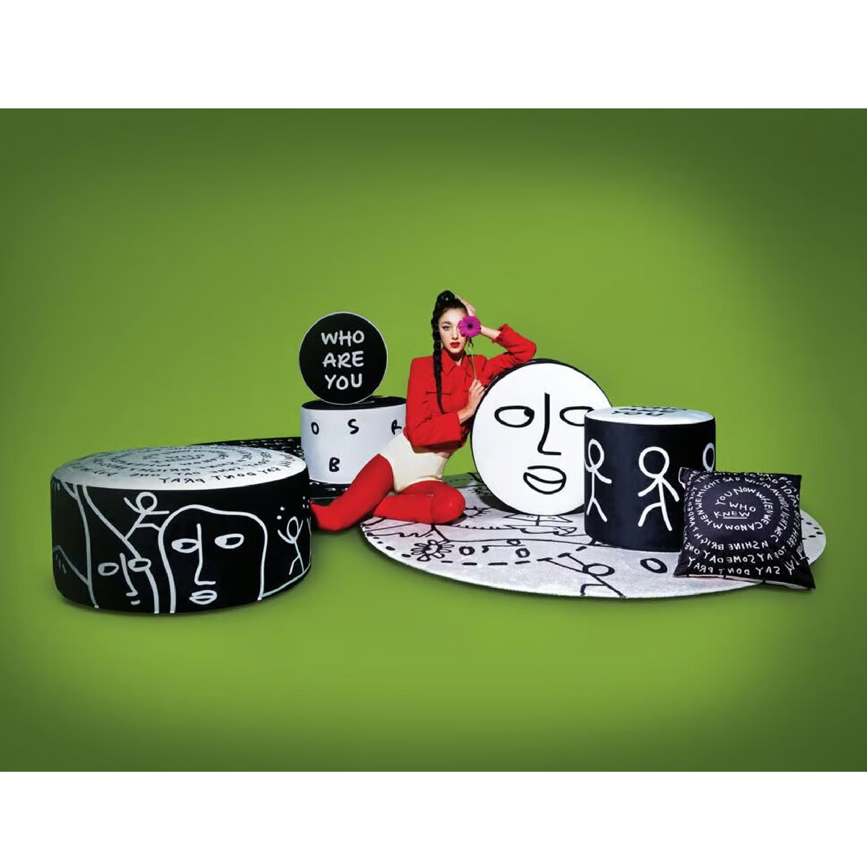Stylized Drawings Round Pouf L | Qeeboo Dawn | OROA.com