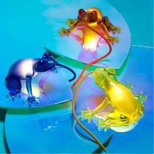 Sculptured Table/Wall Lamp | Qeeboo Hungry Frog | OROA.com