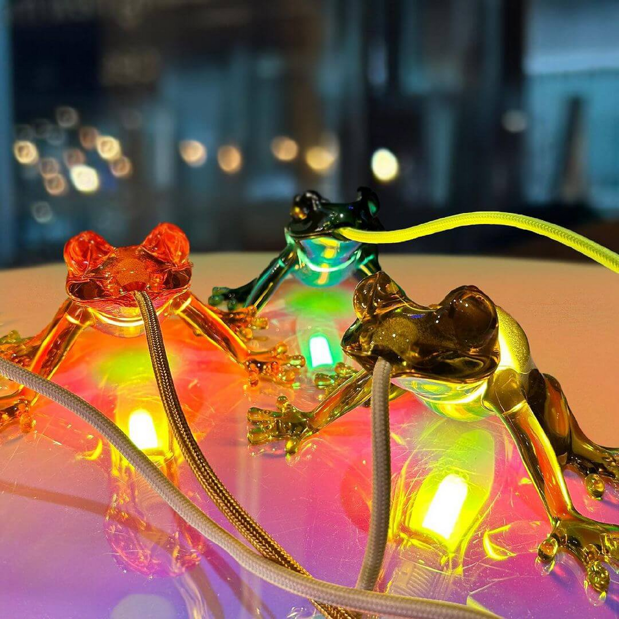 Sculptured Table/Wall Lamp | Qeeboo Hungry Frog | OROA.com