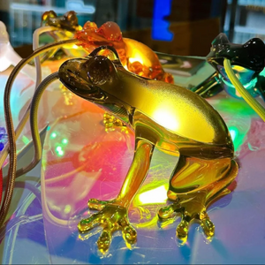 Sculptured Table/Wall Lamp | Qeeboo Hungry Frog | OROA.com