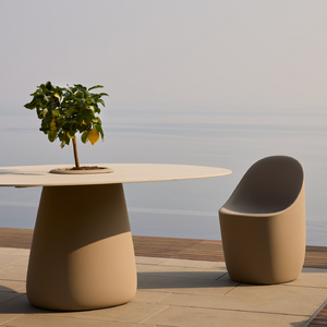 Indoor/Outdoor Bucket Dining Table | Qeeboo Cobble | OROA.com