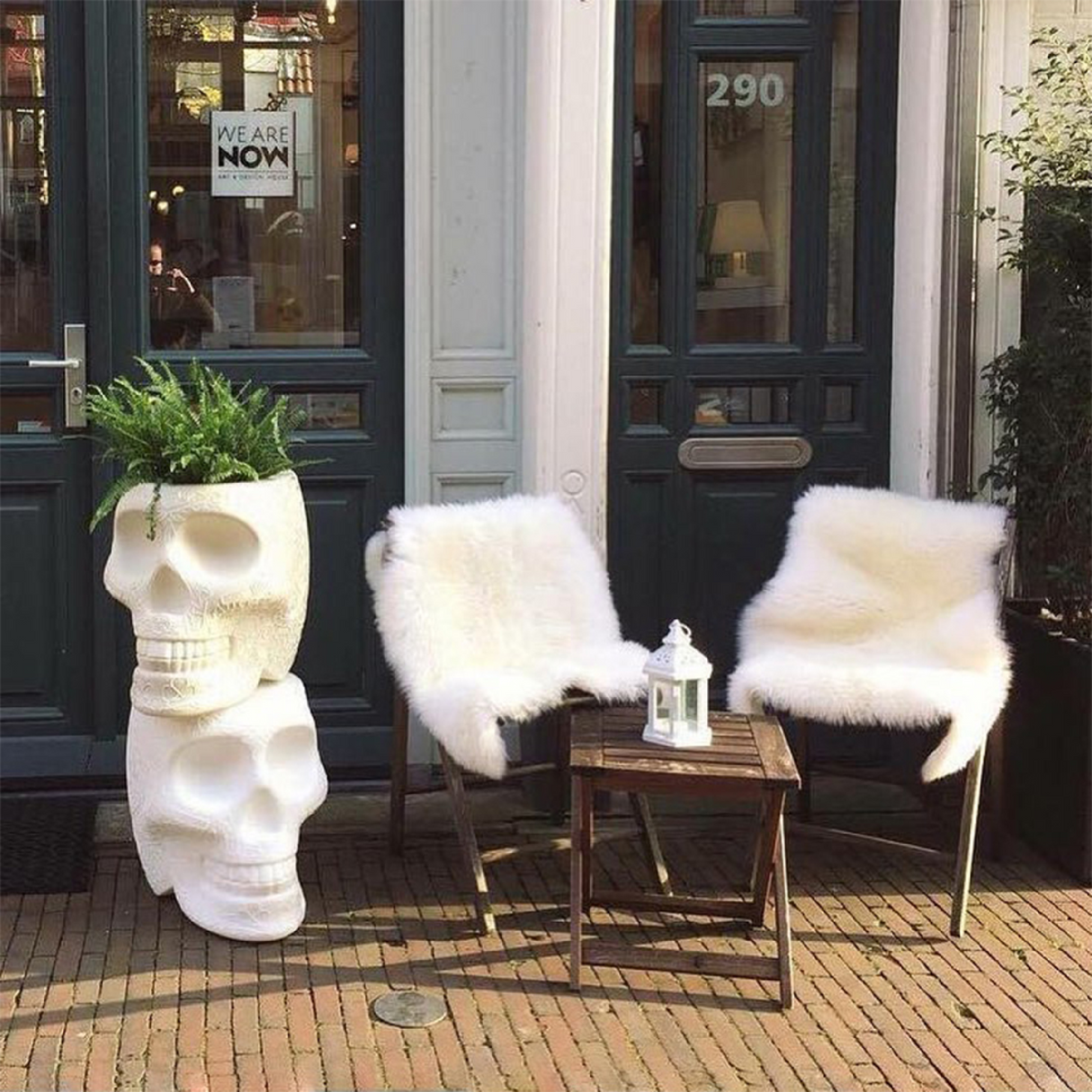 Skull-Shaped Stool Side Table | Qeeboo Mexico | OROA.com