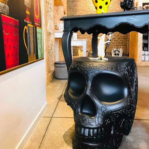 Skull-Shaped Stool Side Table | Qeeboo Mexico | OROA.com