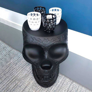 Skull-Shaped Stool Side Table | Qeeboo Mexico | OROA.com