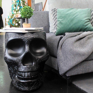 Skull-Shaped Stool Side Table | Qeeboo Mexico | OROA.com