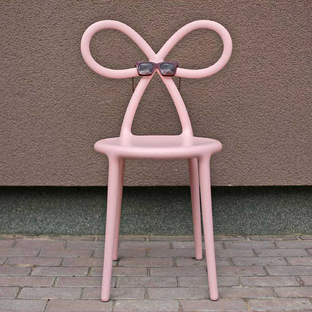 Bow Design Dining Chair | Qeeboo Ribbon | OROA.com