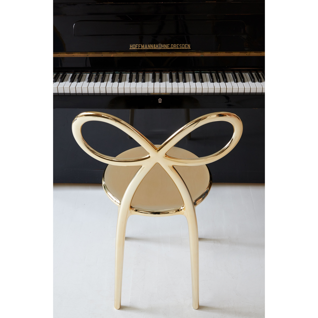 Modern Chic Dining Chair Set (2) | Qeeboo Ribbon | OROA.com