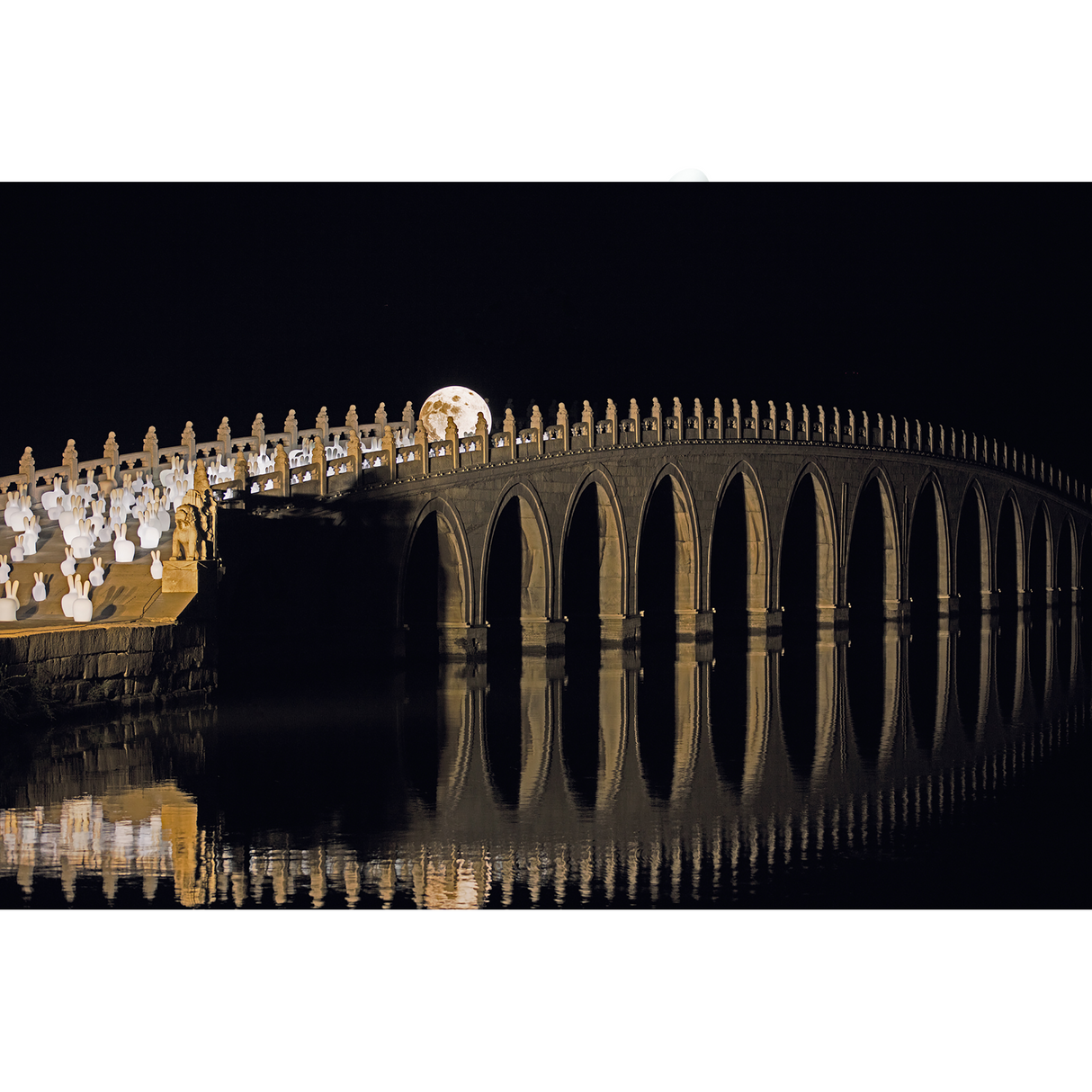 White Rabbit Chair LED Lamp | Qeeboo Rabbit | OROA.com