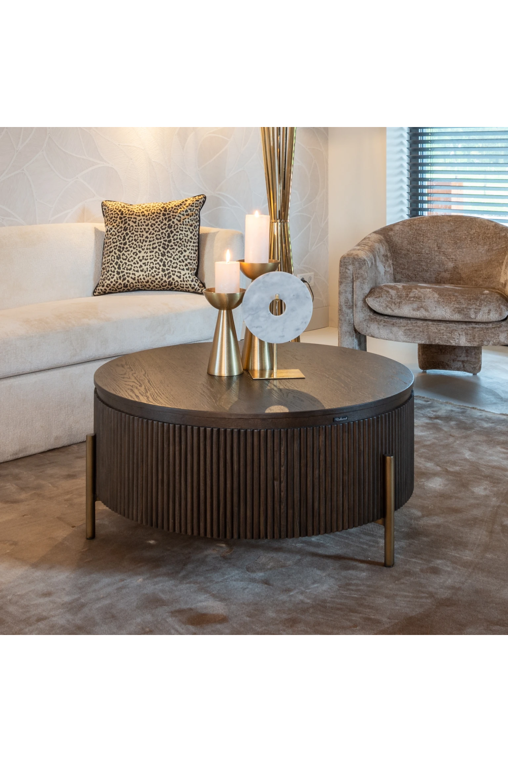 Contemporary Classic Coffee Table | OROA Luxor | Oroa.com