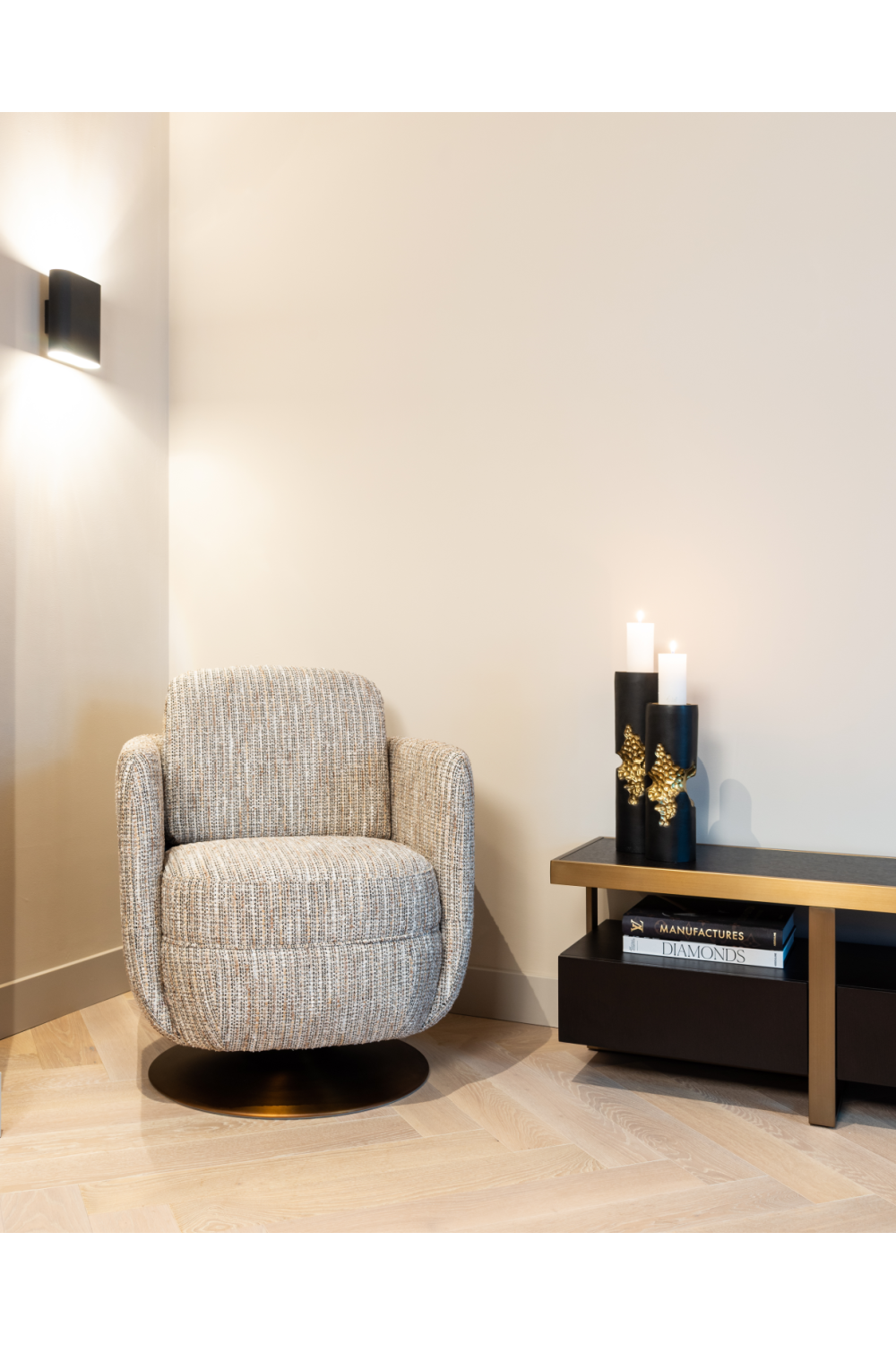 Black Oak Veneer TV Cabinet | Richmond Interiors Diddley | Oroa.com