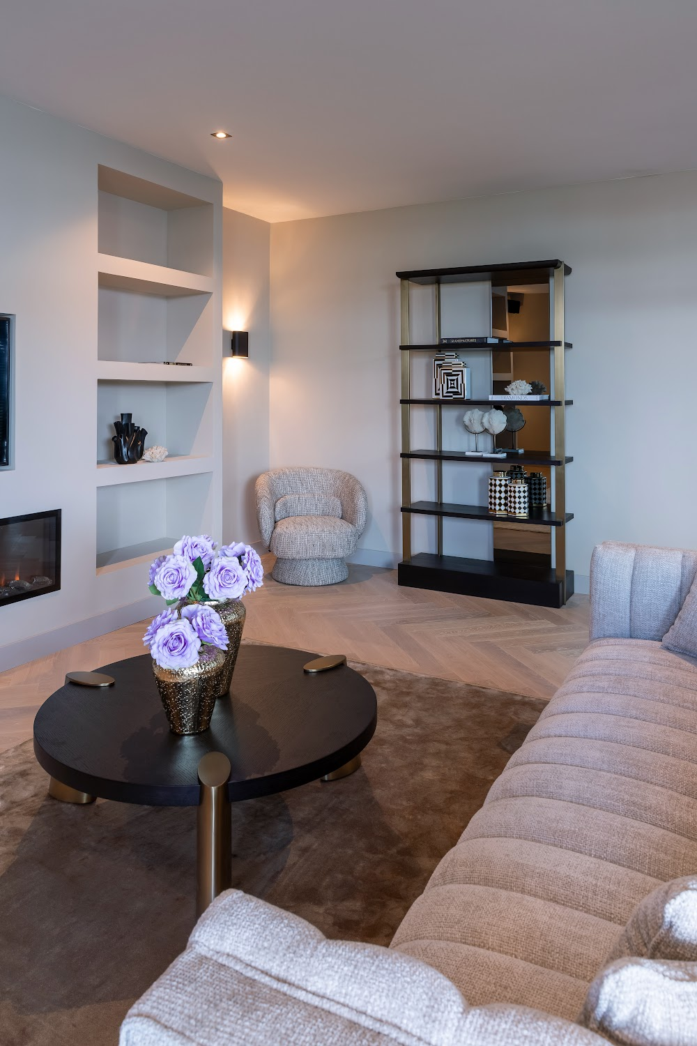 Splayed-Base Swivel Lounge Chair | Richmond Interiors Cavallo | Oroa.com