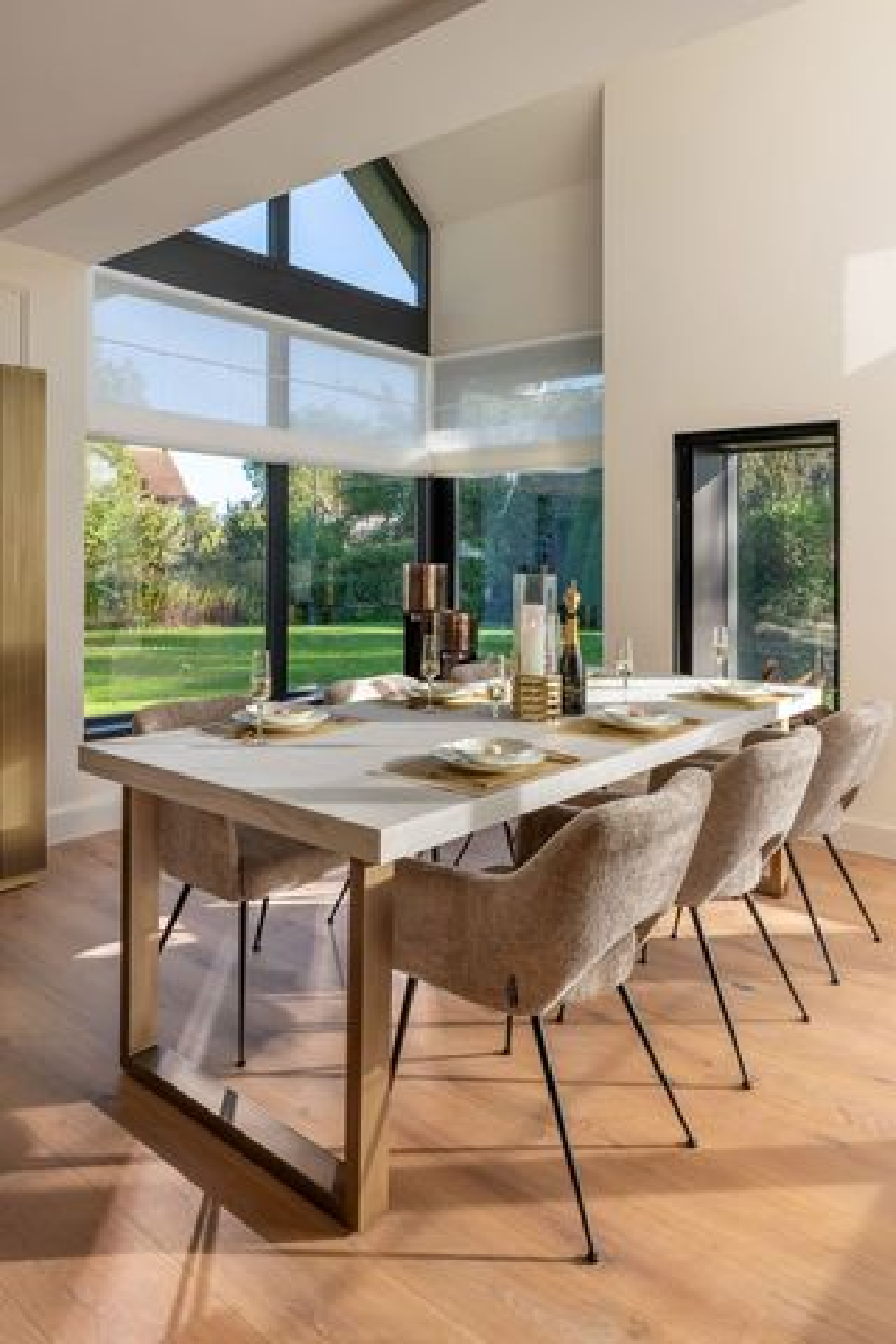 Cream Oak Dining Table | OROA Whitebone | Oroa.com