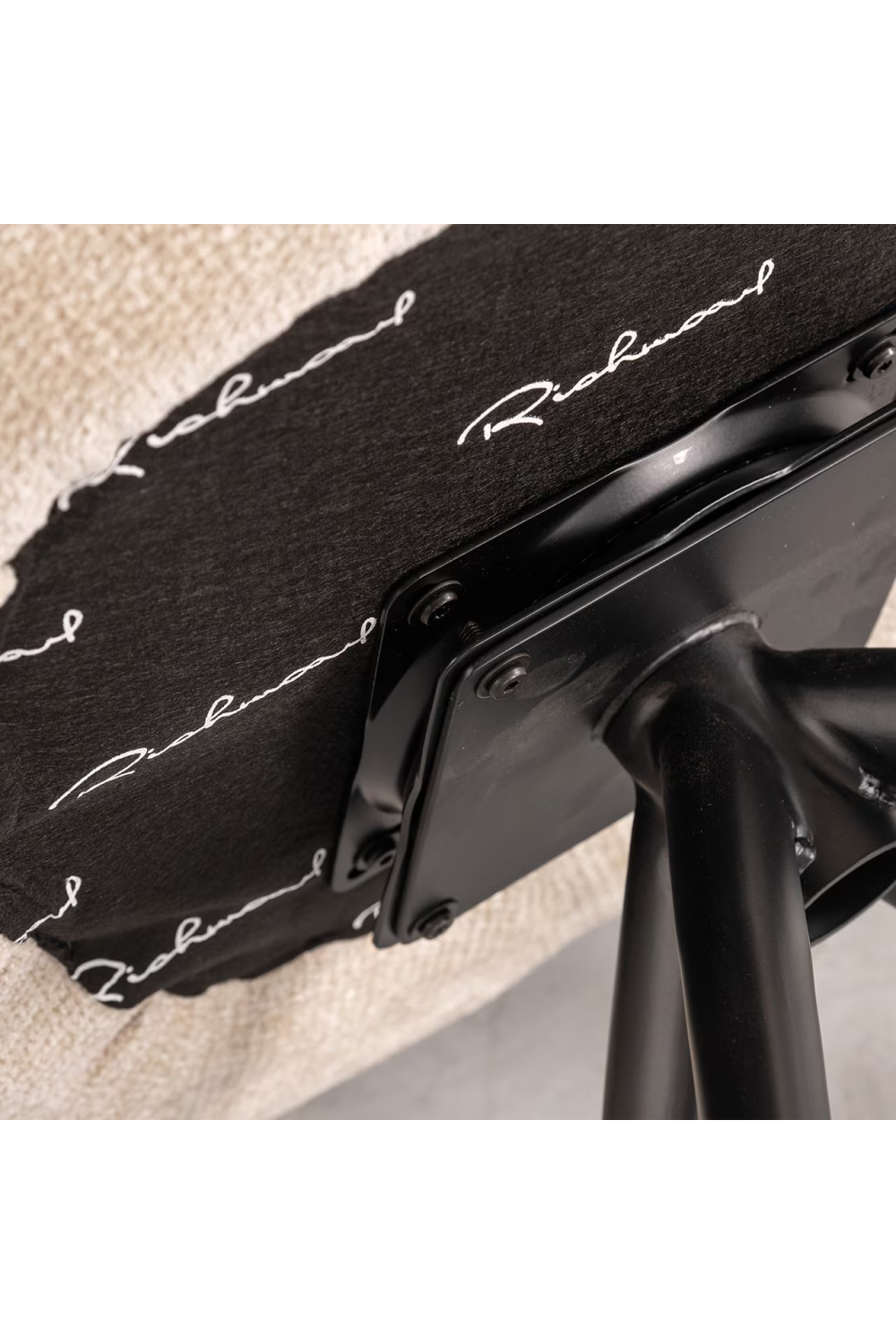 Quadrupod Swivel Chair | Richmond Interiors Kayla | Oroa.com