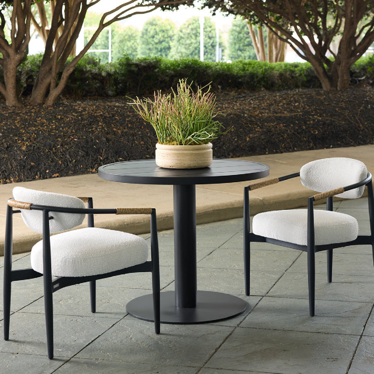   Sleek Indoor/Outdoor Dining Armchair | Oroa.com
