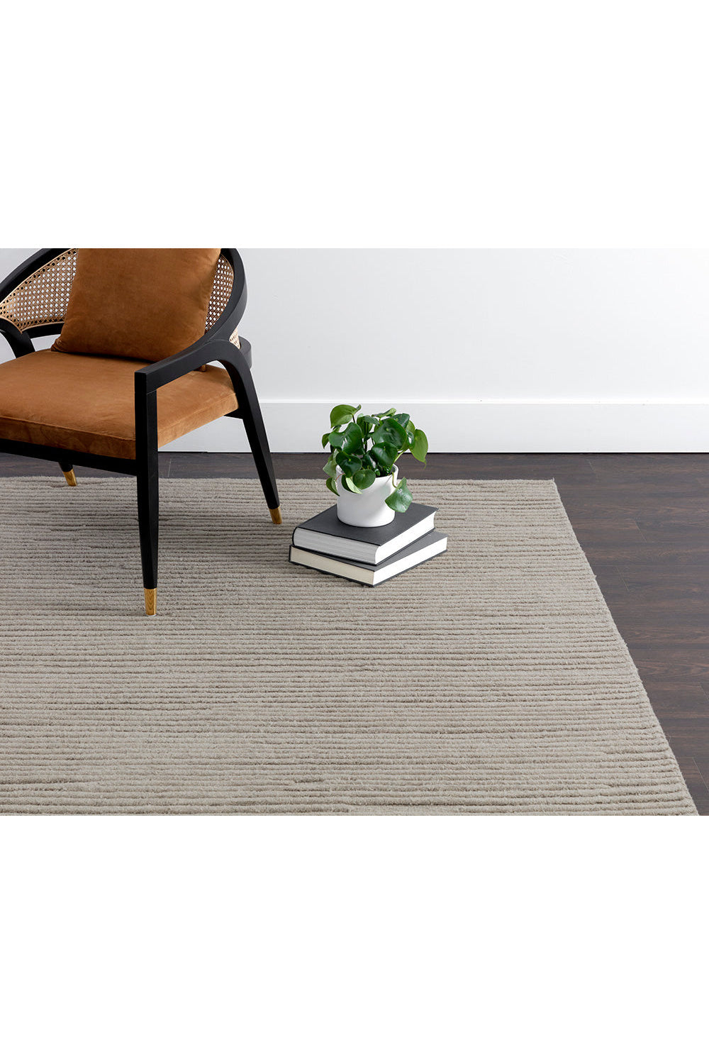 Hand-woven Wool Area Rug | Splendido Deva | Oroa.com