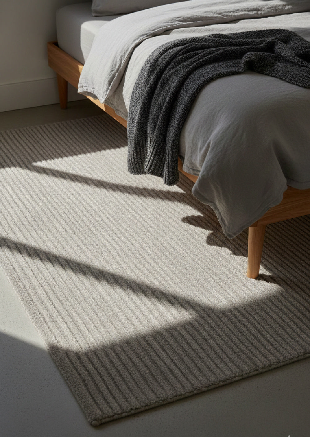Hand-woven Wool Area Rug | Splendido Deva | Oroa.com