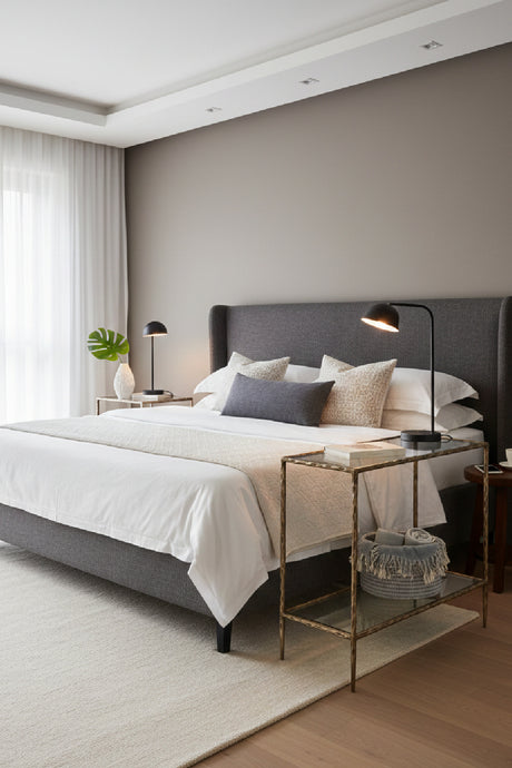 Hand-hammered Metal Nightstand | Splendido Emine | Oroa.com