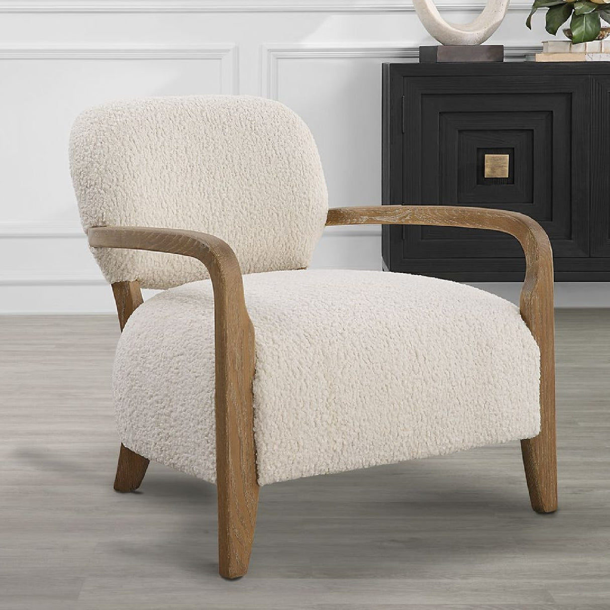   Cream Shearling Accent Chair | Oroa.com