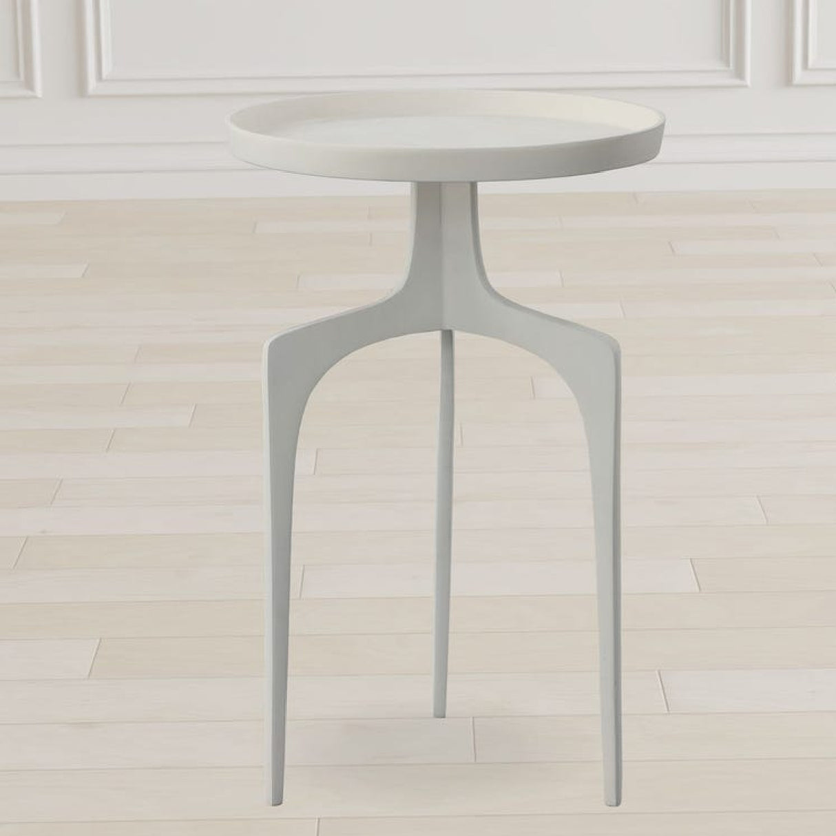   Round Cast Aluminum Accent Table | Oroa.com
