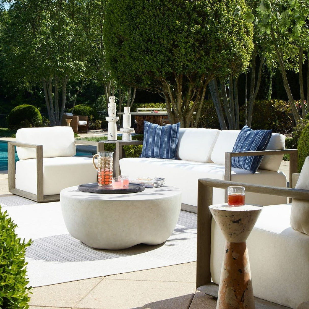   White Cushioned Outdoor Lounge Chair | Oroa.com