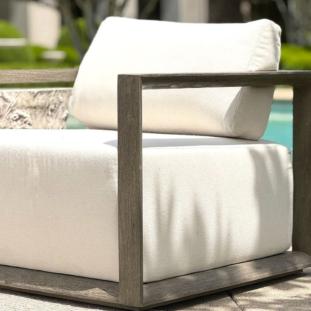   White Cushioned Outdoor Lounge Chair | Oroa.com