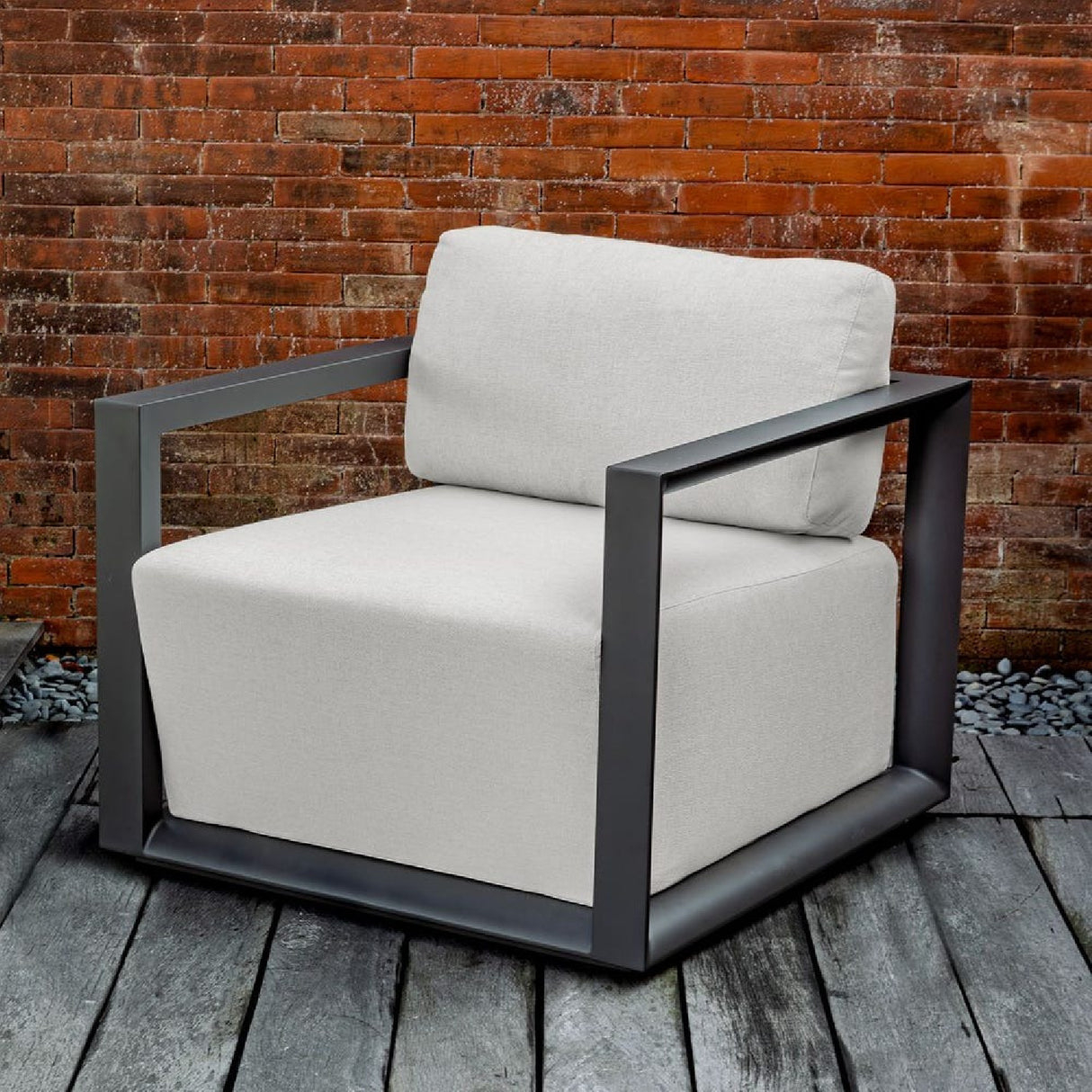   White Cushioned Outdoor Lounge Chair | Oroa.com