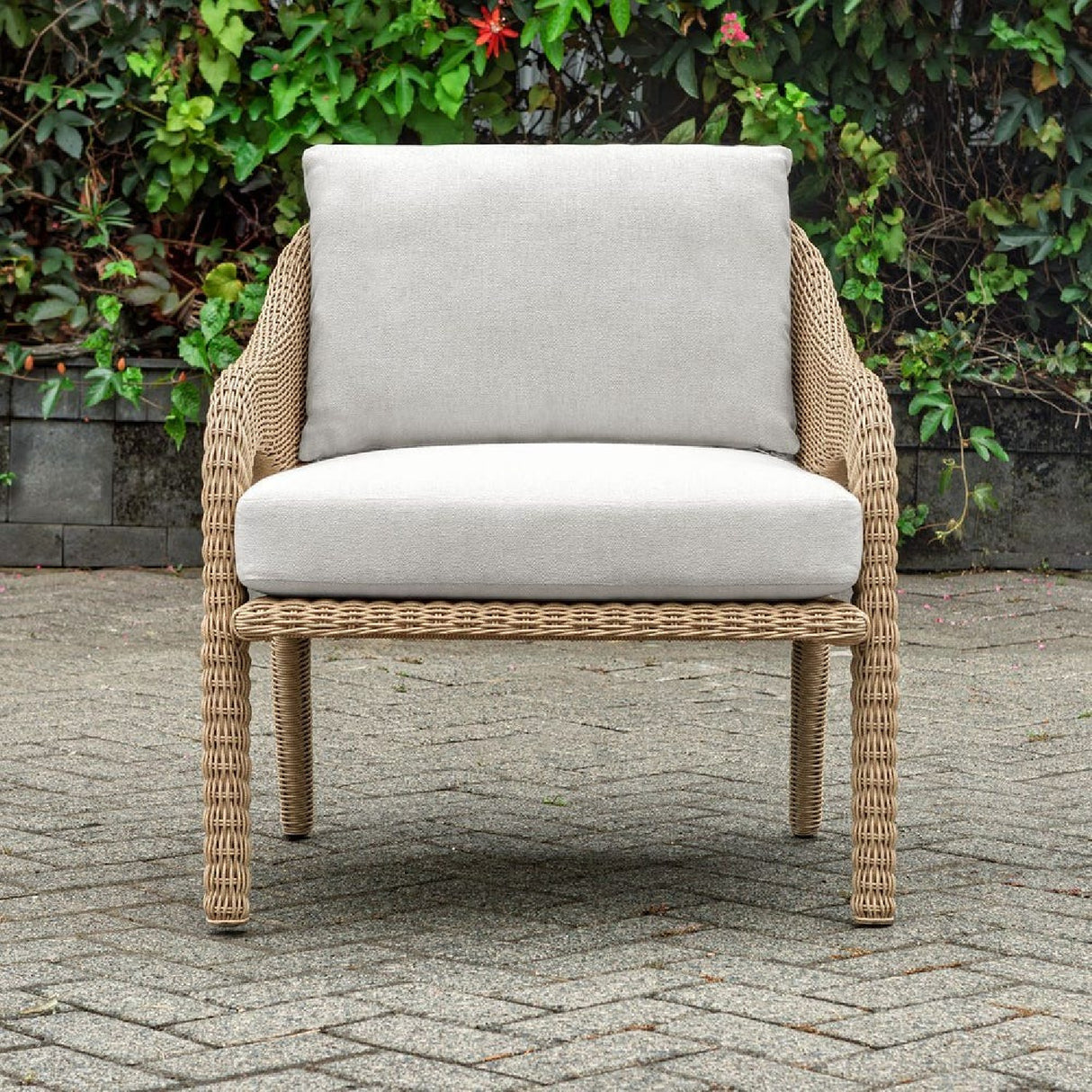   Natural Wicker Outdoor Lounge Chair | Oroa.com