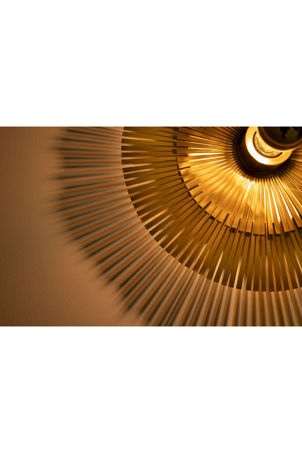 Gold Rays Wall Lamp | Versmissen Lafayette | Oroa.com
