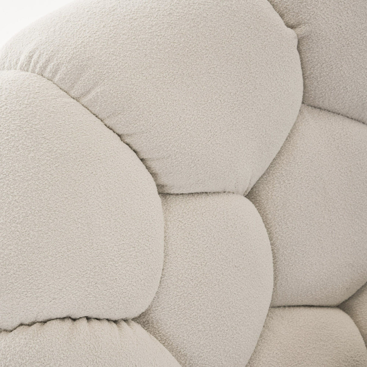 Off-white Hexagonal Tufted Bed | OROA Modern Yolonda | Oroa.com