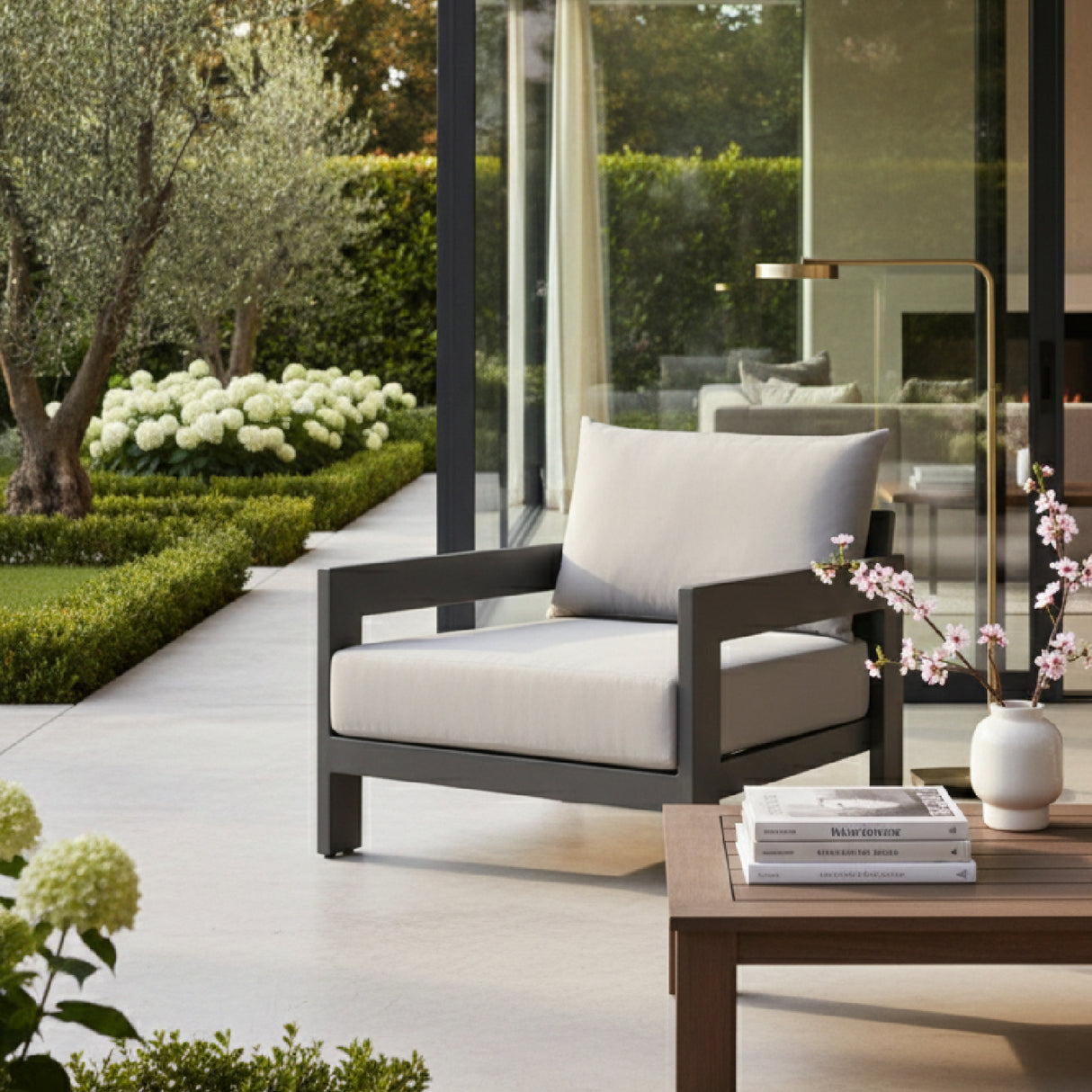   Aluminum-Framed Outdoor Lounge Chair | Oroa.com