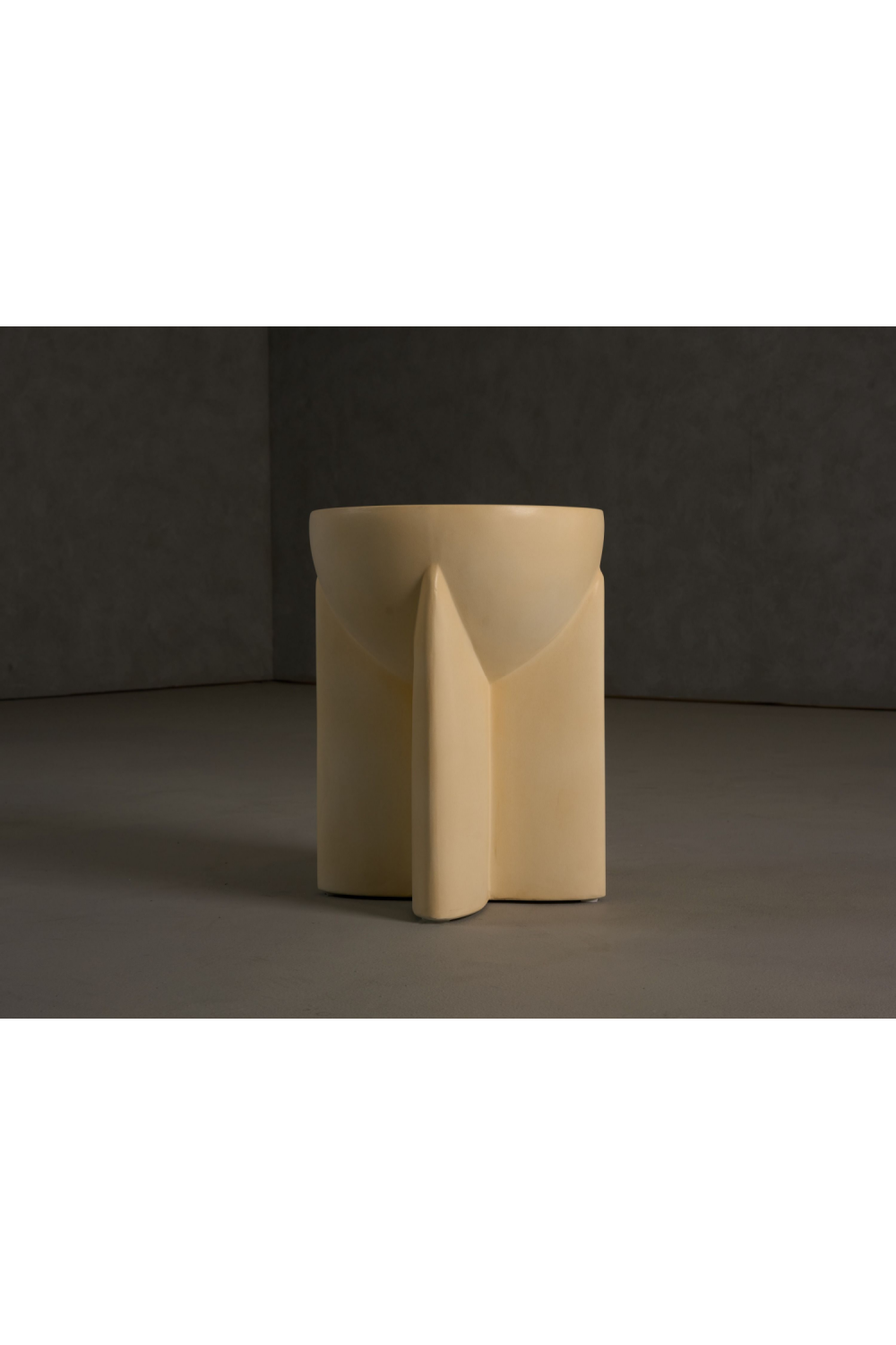 Concrete Round End Table | OROA Modern Elsa | Oroa.com