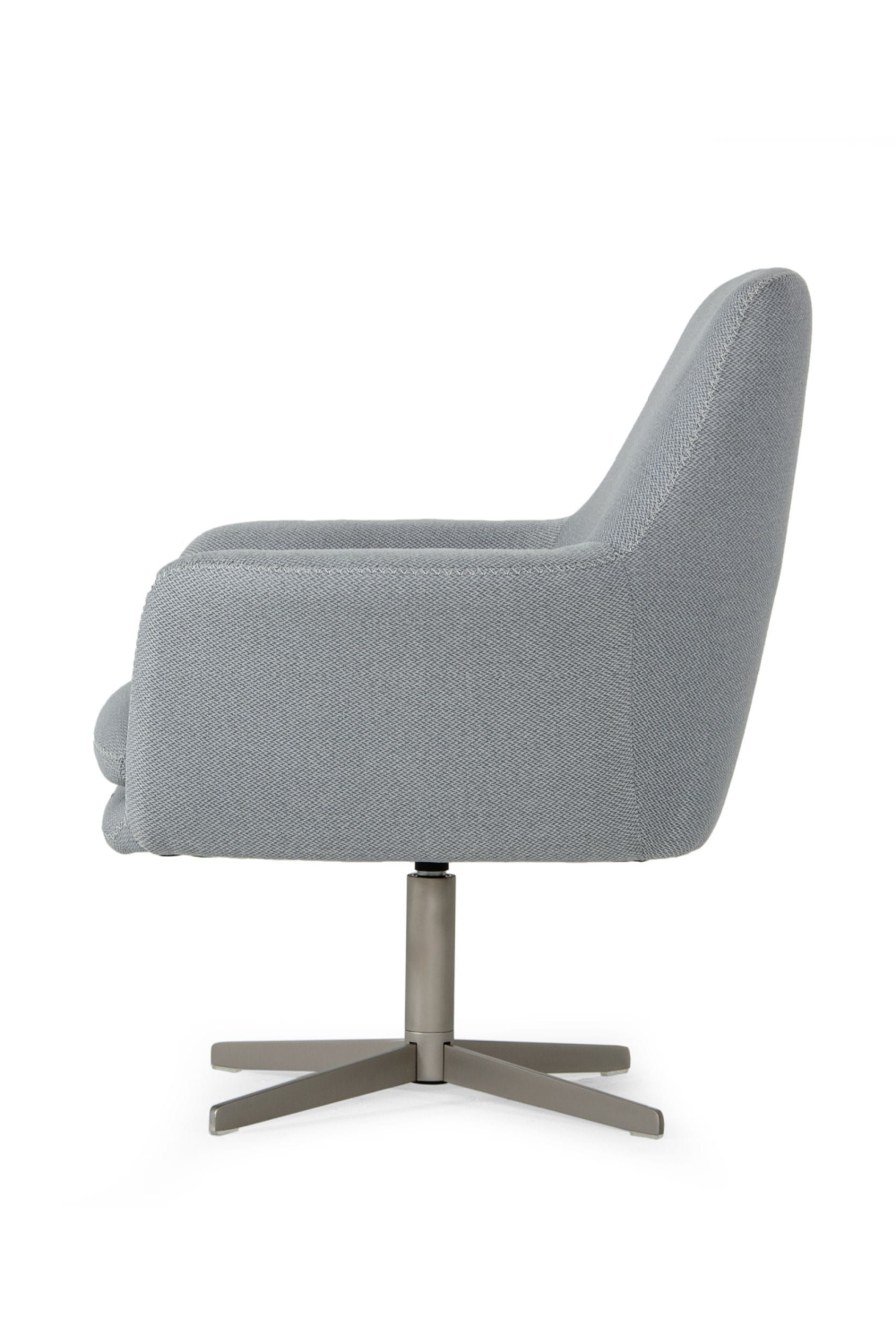 Wing-Armed Swivel Lounge Chair | OROA Modern Elvin | Oroa.com