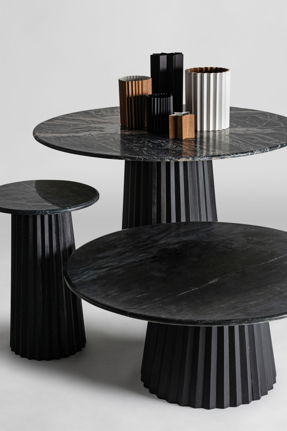 Black Central Base Dining Table | Vical Home Plisse | Oroa.com