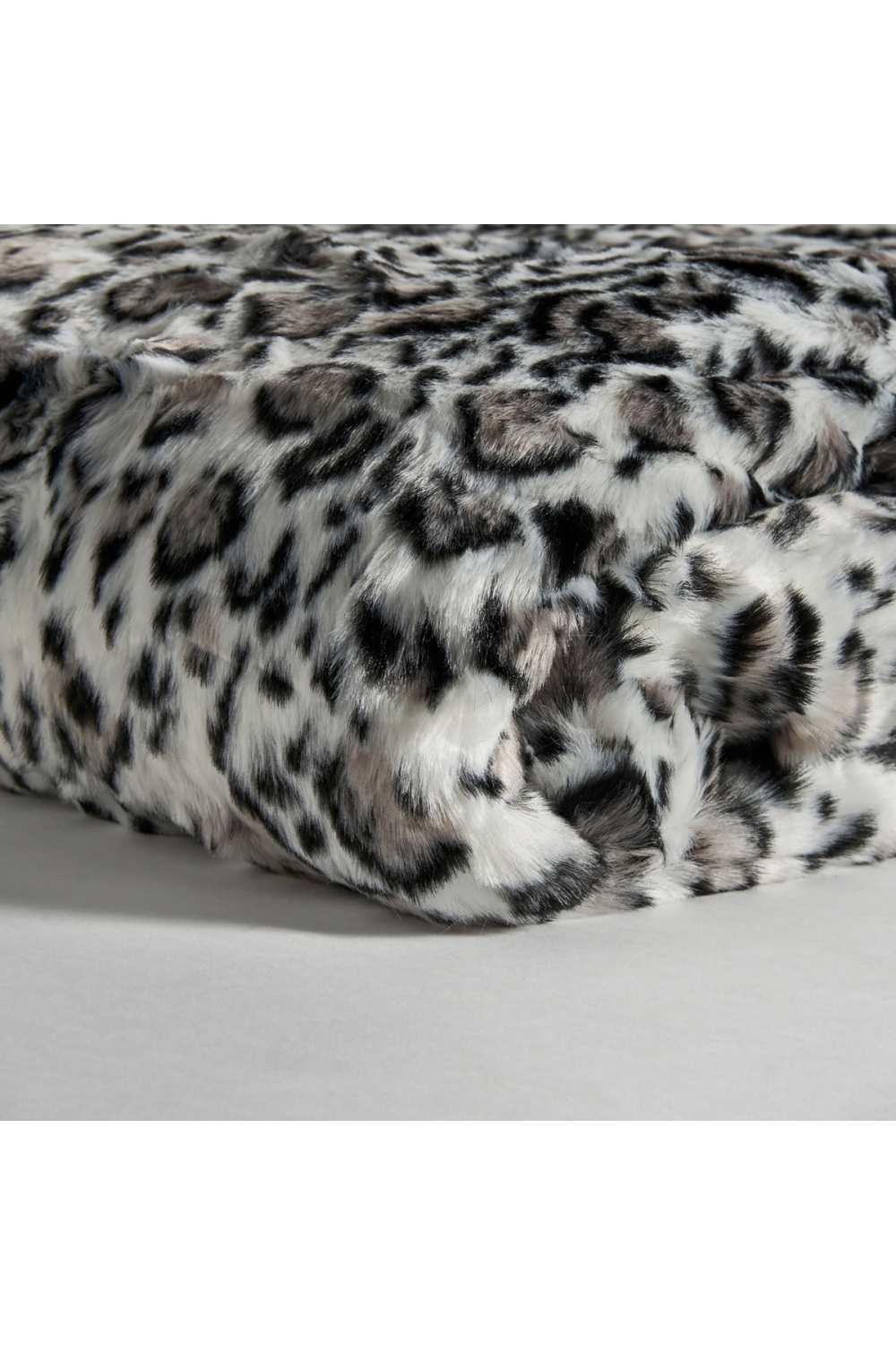 Two-Toned Furry Throw Blanket | Vical Home Leopard | Oroa.com