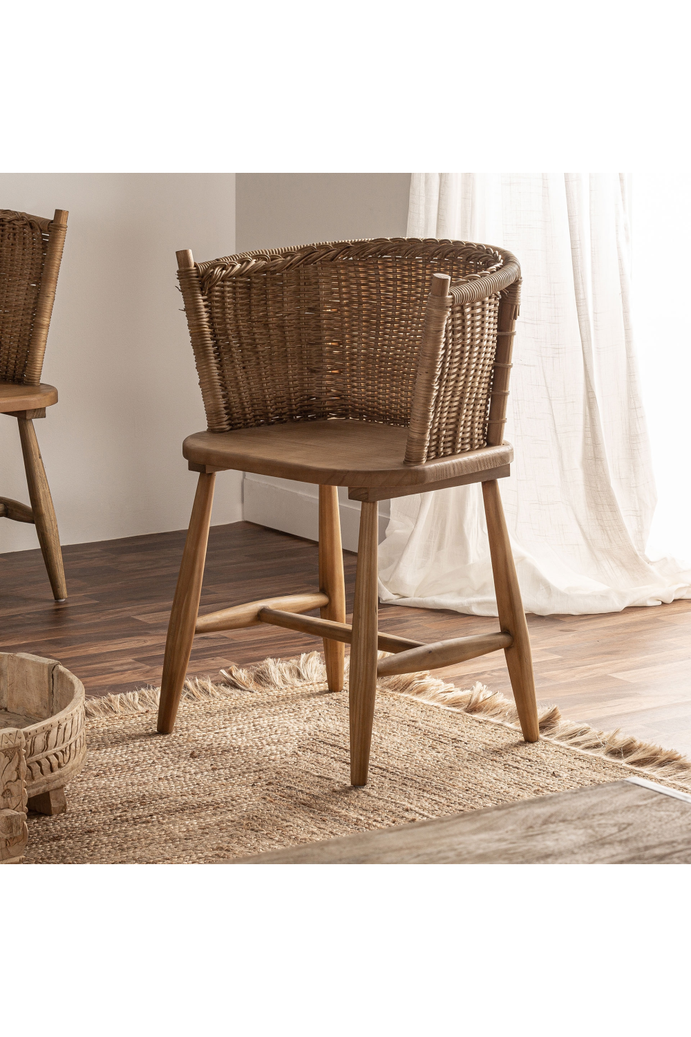 Fir Wood Curved Accent Chair | Vical Home Quenza | Oroa.com