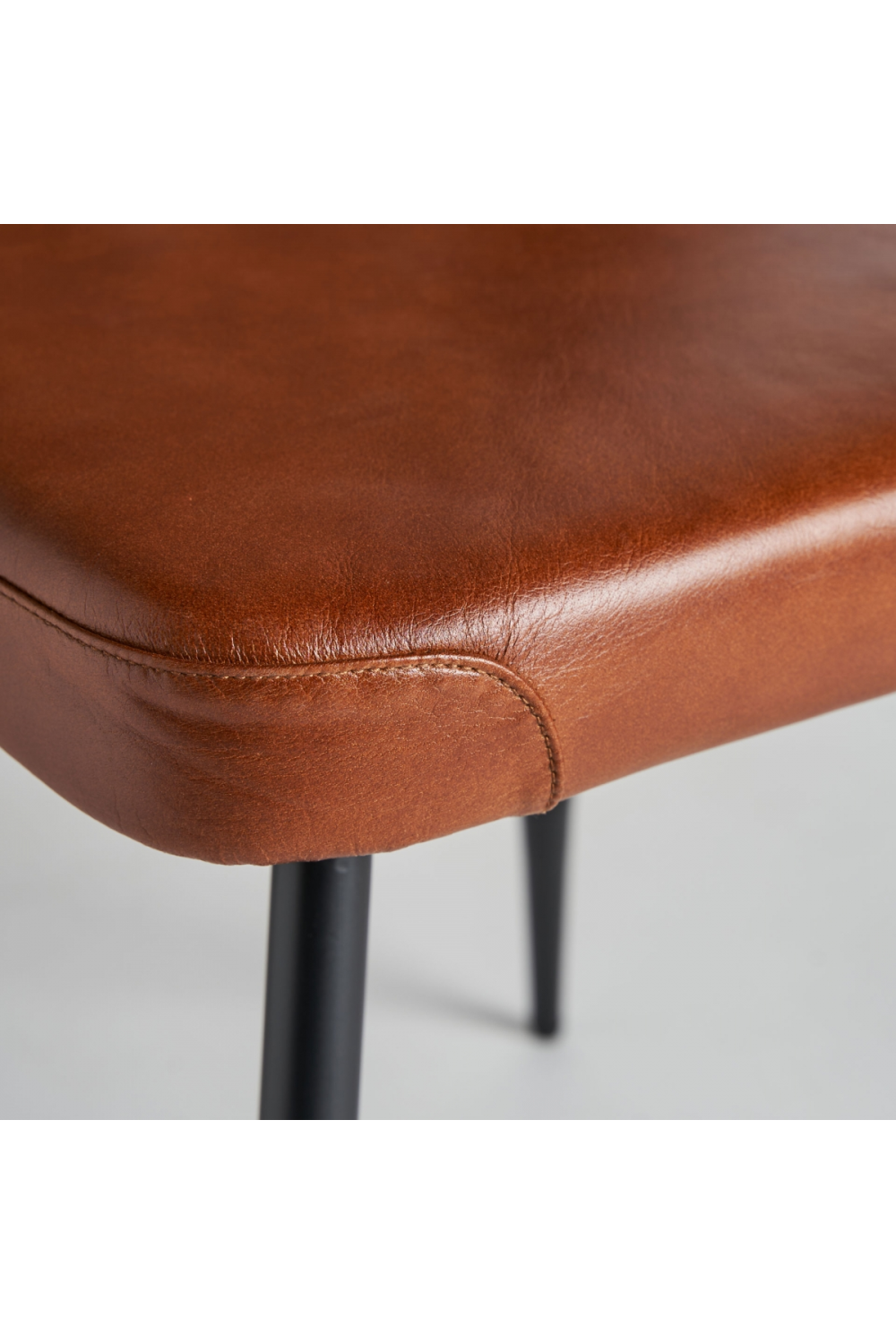 Brown Leather Tufted Accent Chair | Vical Home Dexter | Oroatrade.com