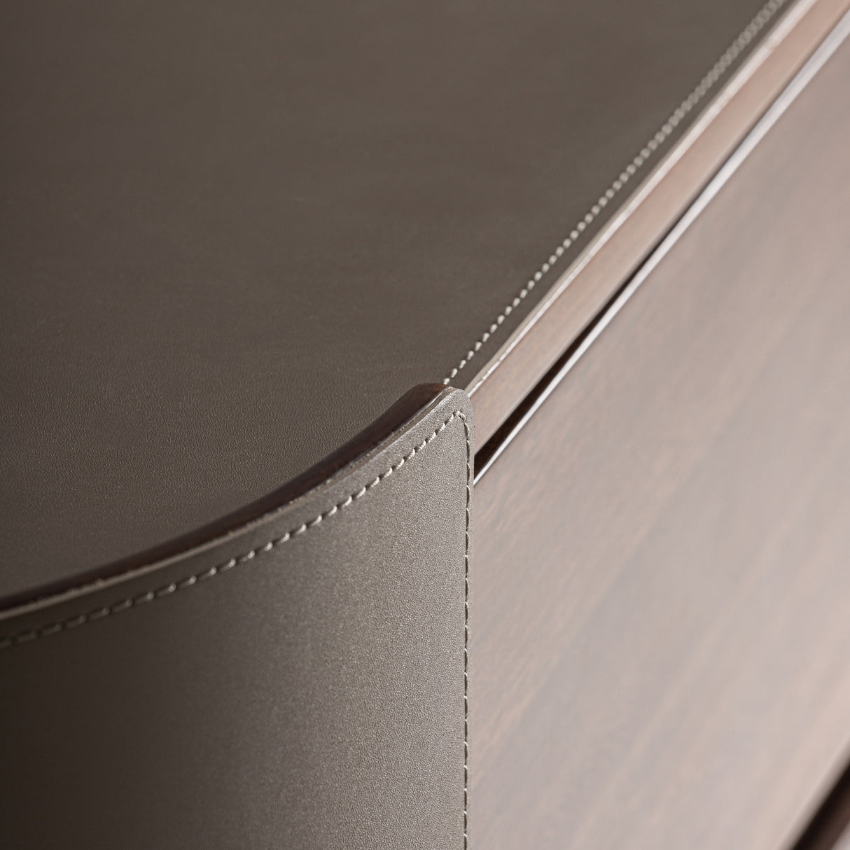   Eucalyptus Veneer 6-Drawer Chest | Oroa.com