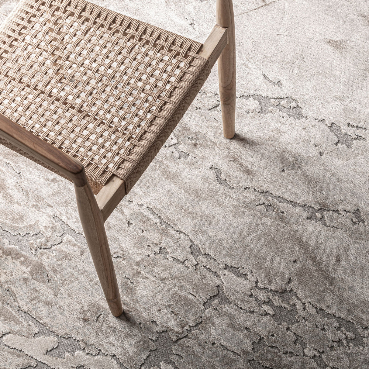   Brown Viscose Round Carpet | Oroa.com